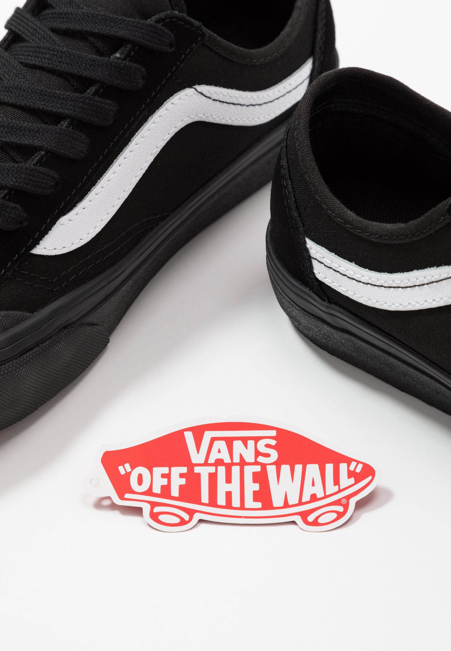 vans style 36 white black