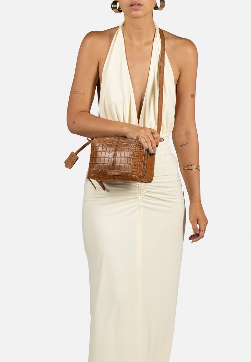 Burkely COOL COLBIE - Borsa a tracolla - cognac