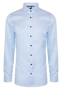 Lichtblauw mannenoverhemd met lange mouwen, voorzien van een subtiel ruitpatroon, zwarte knopen en een klassieke kraag, frontaal weergegeven.