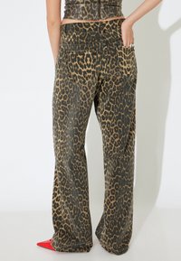 Koton X İNJI LEOPARD - Broek - brown