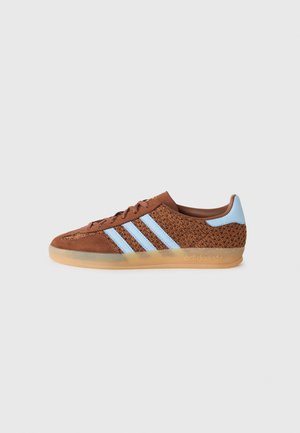 GAZELLE INDOOR  - Baskets basses - preloved brown/clear sky/gum