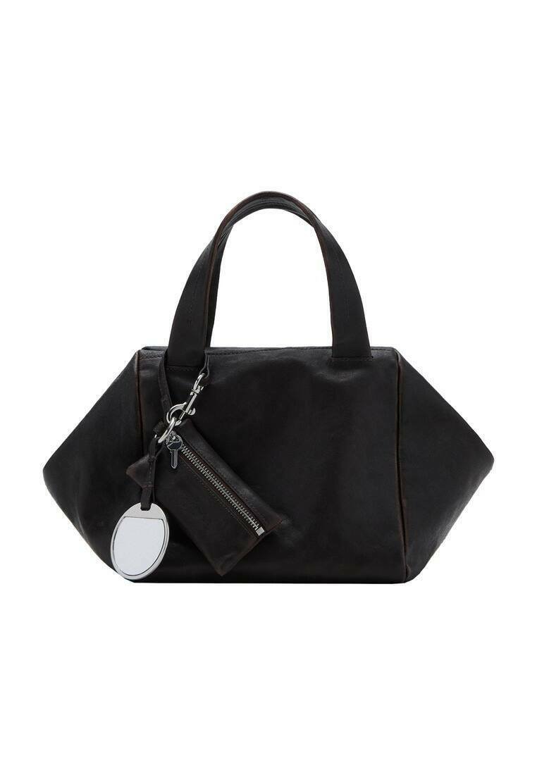 Borsa a mano in pelle nera con un design geometrico, due manici corti e un pouch con zip removibile e un ciondolo a specchio rotondo.