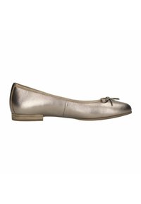 Metallic bronzen balletschoenen met een ronde punt, decoratieve strikaccent, lage hak en een soepele textuur op het bovenmateriaal.