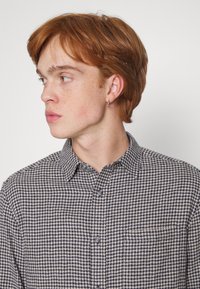 Only & Sons ONSLARS LIFE HOUND TOOTH - Camisa - pelican