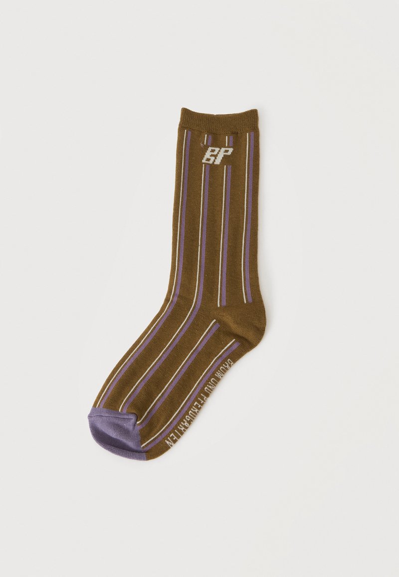 Chaussette marron avec des rayures verticales violettes et blanches, bout violet, et texte blanc "BP" près du haut et sur la semelle.