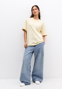 PULL&BEAR Jednoduché tričko - beige