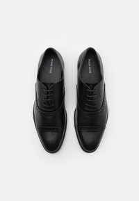 Pier One Elegantní šněrovací boty - black