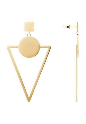 Goldfarbene Ohrringe mit geometrischen Formen: ein quadratischer Stecker, ein kreisförmiger Anhänger und ein dreieckiger Tropfen, alle mit einer glatten, polierten Oberfläche.