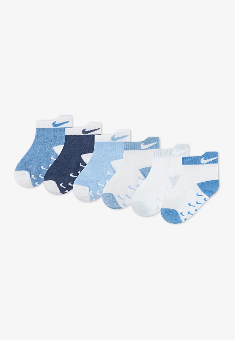Conjunto de seis calcetines que presentan diferentes tonos de azul y blanco con el logo de Nike, bordes acanalados y suelas acolchadas para mayor comodidad.