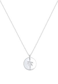 Silverhängselhalsband med en cirkulär berlock med ett utskuret palmträdsmotiv, fäst vid en delikat kedja med en enhetlig textur.