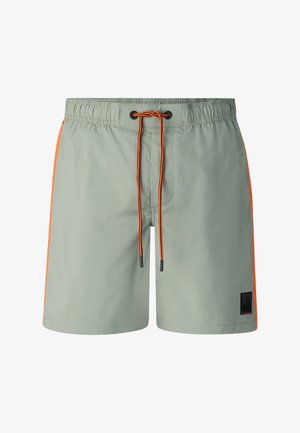 Lysegrønne badeshorts med orange sidelister, orange snor til justering, elastisk linning og lille sort rektangulært mærke på venstre ben.