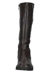 Botas de couro castanho-escuro até ao joelho com um acabamento texturizado e embossado, apresentando um fecho lateral e uma sola sólida e robusta.