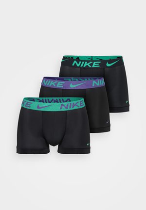Tre paia di boxer neri Nike con elastico in vita. Il paio anteriore ha un motivo verde e nero, mentre il paio posteriore ha un elastico viola.