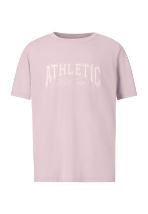 Lyserød T-shirt med korte ærmer og hvidt "ATHLETIC Girls Team"-tryk på brystet.