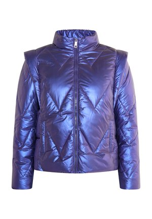 Giacca a piumino viola con design lucido e trapuntato. Presenta un colletto alto, una cerniera frontale e motivi a spina di pesce sul tessuto.