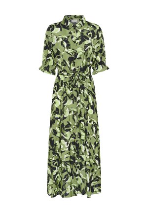 Robe longue verte avec un motif de feuilles noir et blanc. Dotée d'un col, de manches courtes bouffantes et d'un détail de taille liée.