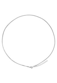 Sølvkjede med en jevn, fleksibel design, utstyrt med en krok clasp og en justerbar forlengelseskjede for varierte lengder.