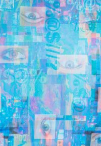 Obra de arte abstracta que presenta una mezcla de tonos azules y pasteles con imágenes fragmentadas de ojos y texto, creando un efecto de capas y translucidez.