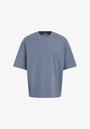 Lihtne sinine lahtine lühikeste varrukatega t-särk ümarkaelusega, valgel taustal eksponeeritud.