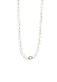 Perlenkette mit weißen, runden Perlen mit glatter Textur; goldene und silberne Akzente am Verschluss, die Kontrast und Detail verleihen.