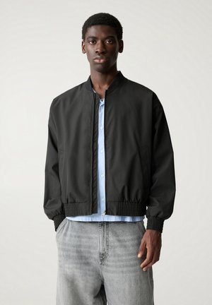 PULL&BEAR LIGHTWEIGHT - Bomber Jacket - black