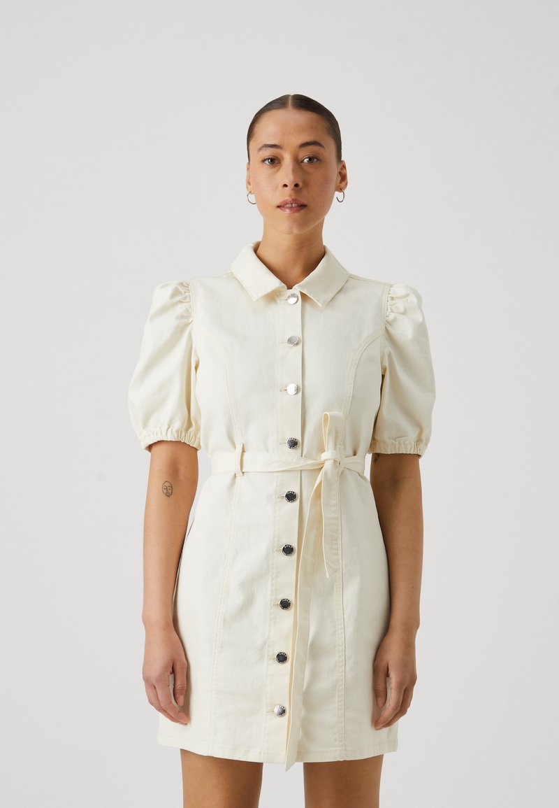 ONLY Petite ONLVIBBE BELT DRESS  - Dongerikjole - ecru