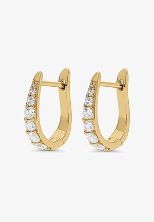 Orecchini a cerchio in oro con una forma curvata, caratterizzati da una fila di pietre preziose trasparenti lungo un lato. Finitura liscia con superficie lucidata.