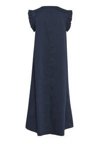 Marinblå klänning med kort volangärmar, en flödande silhuett och en central söm bak, tillverkad av lättviktsmaterial.