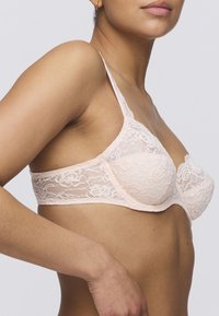 Sostén de encaje en rosa suave con estampado floral, soporte de varilla, tirantes ajustables y un borde festoneado en los copas y la banda.