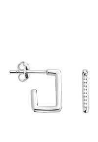 Silvriga ringörhängen med kvadratisk form och polerad yta, i kombination med en smal vertikal stav prydd med små klara stenar.