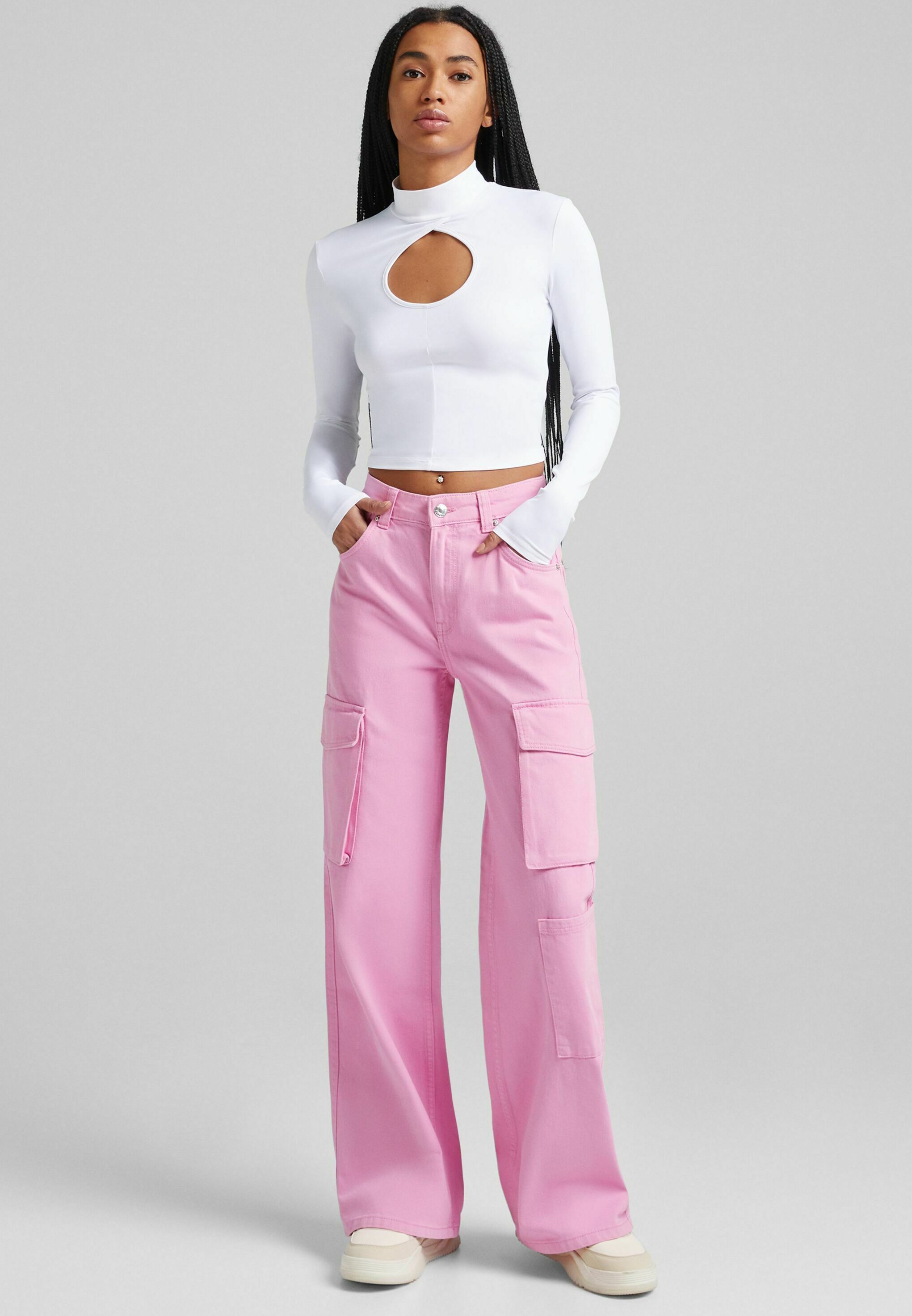 Bershka WIDE LEG TWILL CARGO - Flared Jeans - pink - Zalando.ie