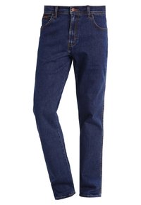 Jean droit en denim bleu foncé avec poches avant, passants pour ceinture et fermeture par bouton à la taille.