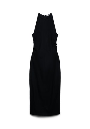 Abito midi nero senza maniche con collo alto e delicata arricciatura laterale, appoggiato in piano su uno sfondo bianco.
