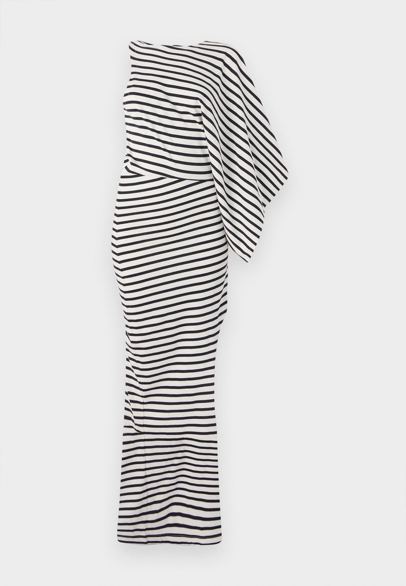 Klänning med svart och vit randig design, enaxlad snitt, kroppsnära silhuett och ett flödande tyg. Har lång längd.