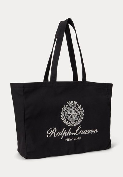 Μαύρη τσάντα Ralph Lauren tote με διπλούς ιμάντες ώμου και λευκό κεντημένο λογότυπο και έμβλημα στο μπροστινό μέρος.