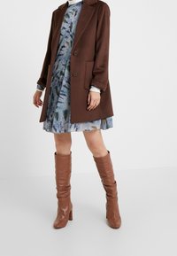 MAX&Co. Krátký kabát - brown