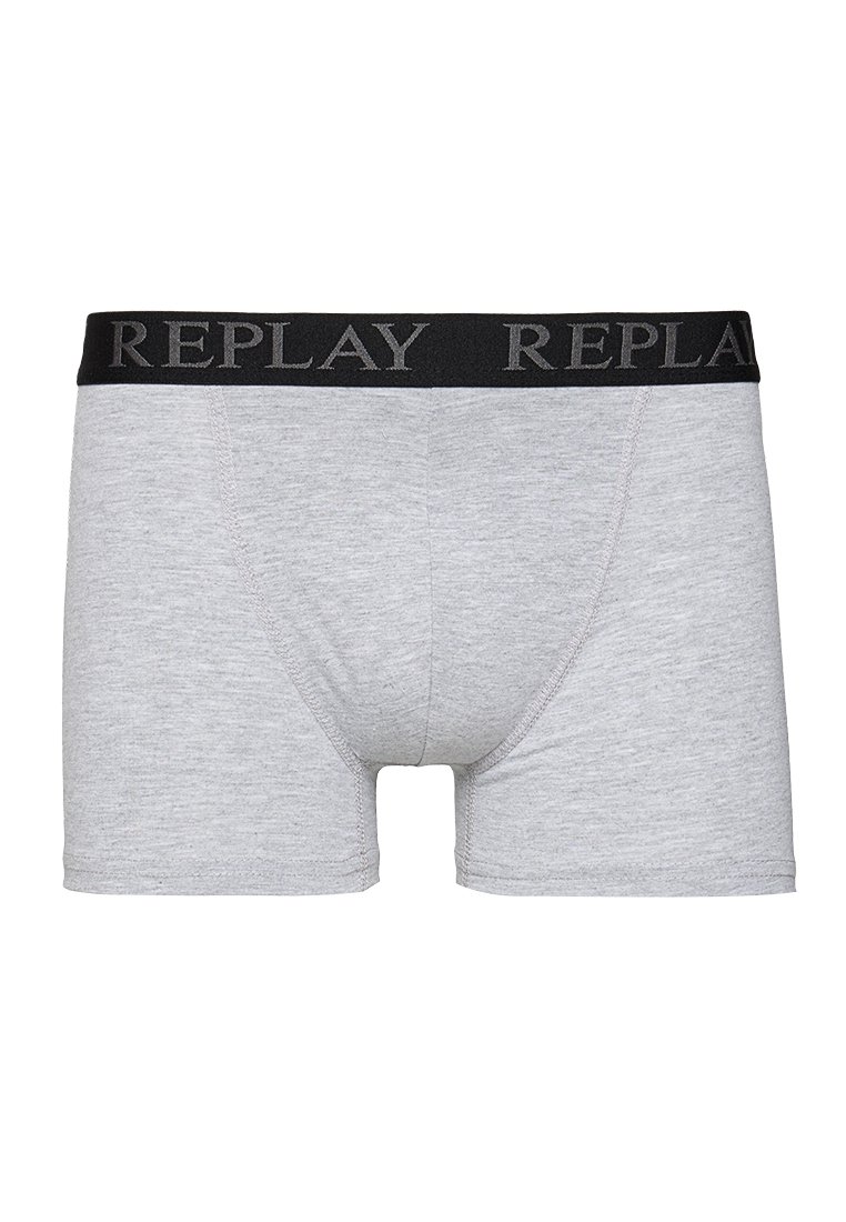 Graue Baumwoll-Boxershorts mit einem schwarzen Bund, der den eingeprägten Text "REPLAY" zeigt. Glatte Textur und enganliegendes Design.