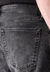 Thumbnail Image 9