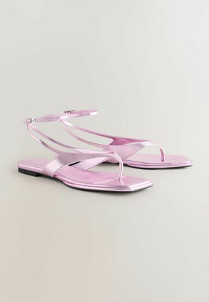 Roze metallic sandalen met slanke enkelbandjes en een platte zool, met een vierkante neus en glanzende afwerking. Ideaal voor casual dragen.