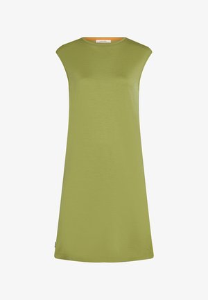 Vestido verde sin mangas con escote redondo y corte holgado, que presenta una textura suave y un dobladillo curvado. Acento naranja en el escote.