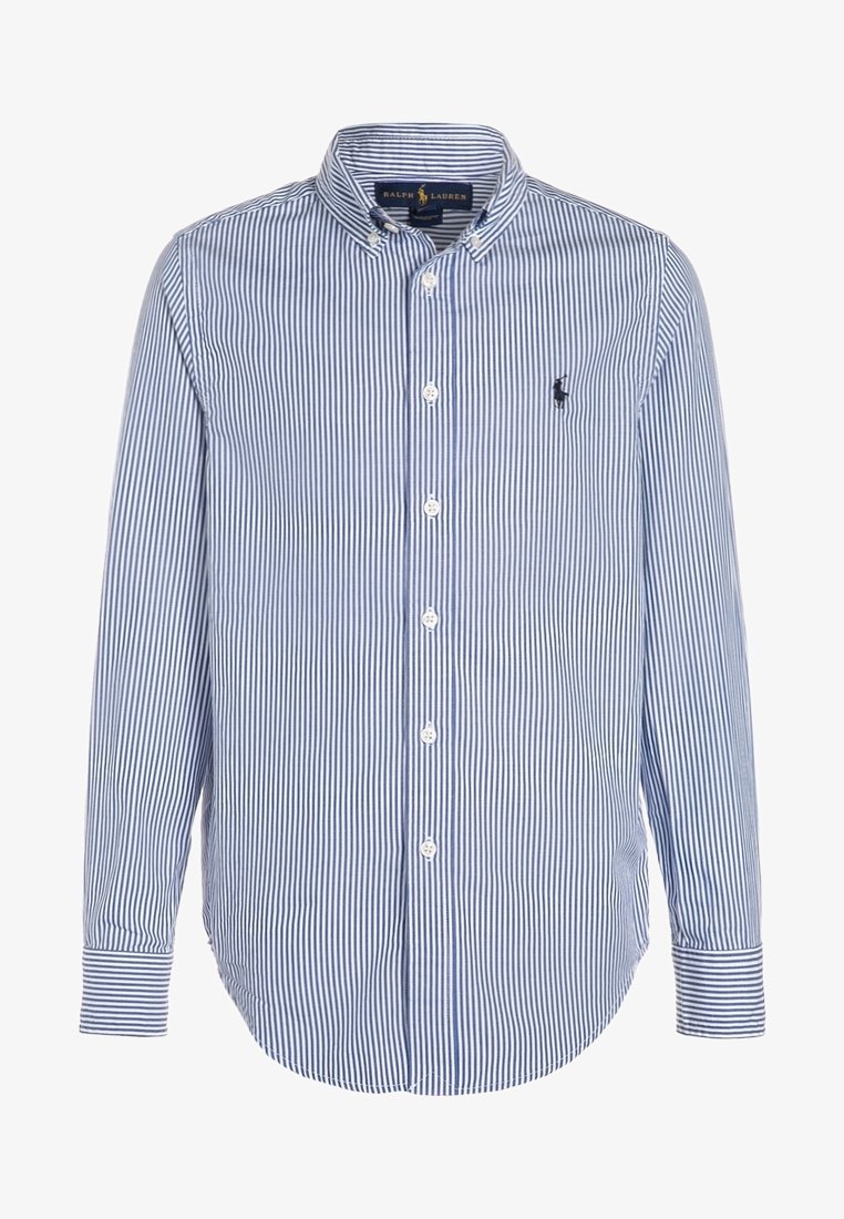 Randig blå och vit långärmad skjorta med knappar på kragen, bröstlogo och rundad fåll; gjord av lätt bomullstyg.