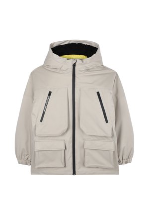 Veste imperméable beige avec capuche, dotée de deux grandes poches avant, de deux poches latérales zippées et d'une doublure contrastante noire et jaune.