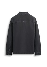 Zwarte denim jas met lange mouwen, een kraag en knoopmanchetten. Heeft een gladde textuur en een minimalistisch ontwerp.