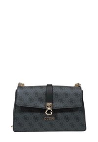 Dunkelgraue Handtasche mit geprägtem Logo-Muster, goldenen Beschlägen, einem umklappbaren Deckel und einem Lederriemen. Sie verfügt über einen zentralen Verschluss mit einem Logo.