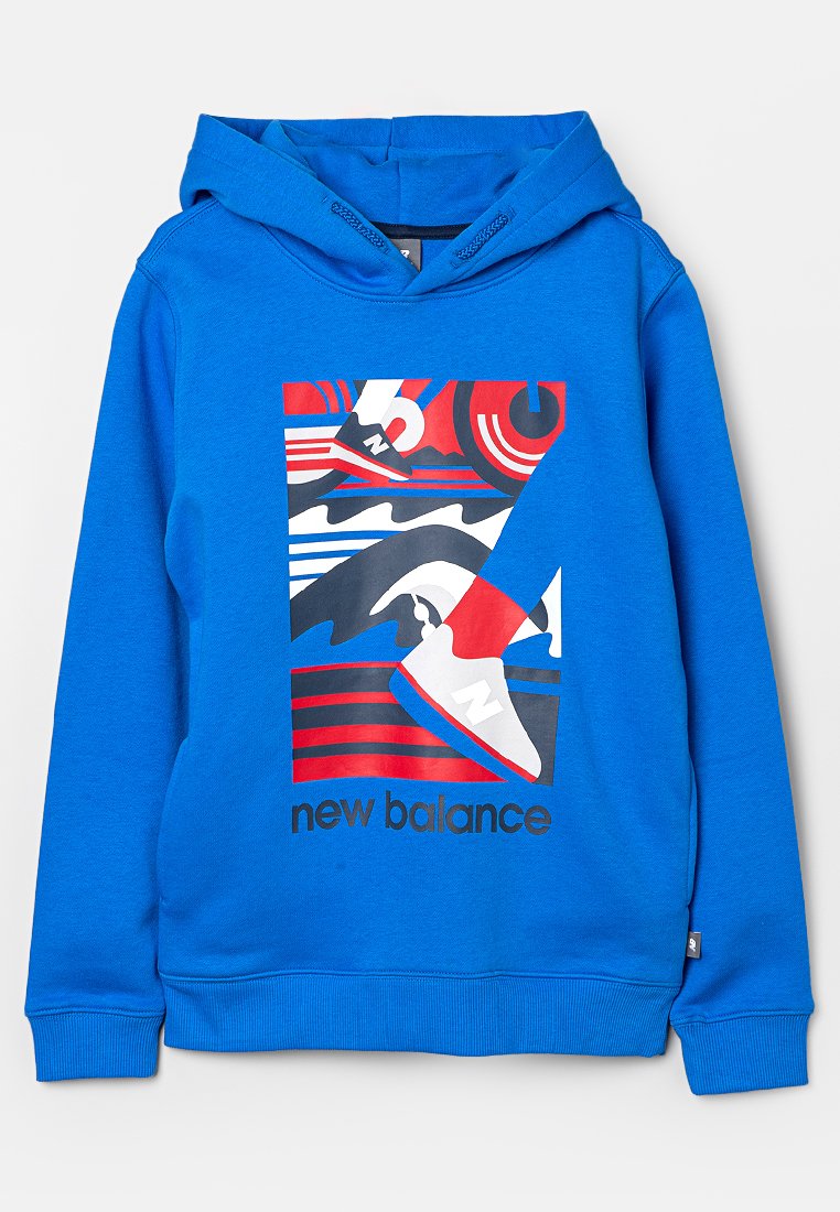 Felpa blu in cotone, con un design grafico colorato che presenta elementi rossi, neri e bianchi. Include una tasca a marsupio e polsini a costine.