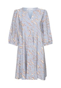 Ljust blå klänning med V-ringning och trekvarts puffärmar. Har ett abstrakt mönster i krämfärgat och beige. Utsvängd A-linjeformad silhuett.