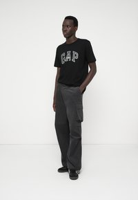 GAP - T-shirt z nadrukiem