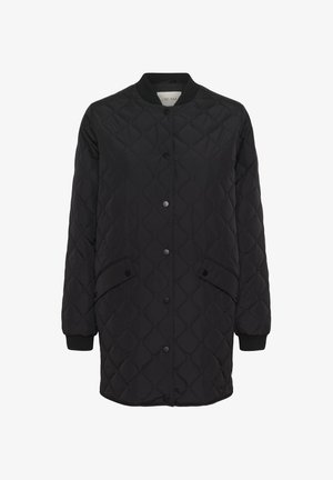 Veste longue matelassée noire avec fermeture à boutons-pression, deux poches avant à rabat, poignets côtelés et col rond.