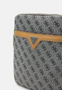 Guess MILANO - Skulderveske - grau