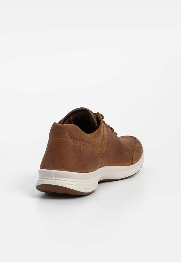 Braune Leder-Sneaker mit glatter Textur, runder Form und weißer Gummisohle. Verfügt über gestickte Akzente und Schnürdesign.